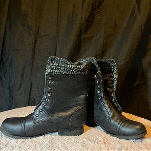 4 / 40$ Black Moto Boots with Knit Detail